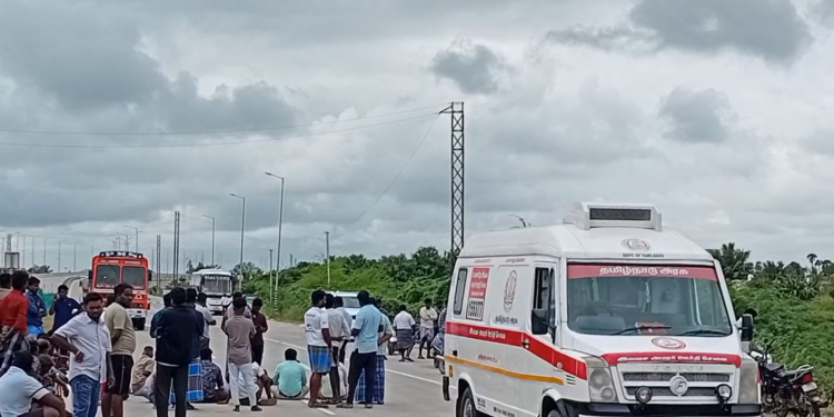 சீர்காழி அருகே வாலிபர் தூக்கிட்ட நிலையில் உயிரிழப்பு – உறவினர்கள் சாலை மறியல்