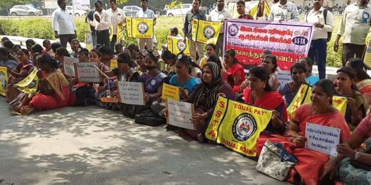 வாக்குறுதியை நிறைவேற்ற கோரிக்கை – ஆசிரியர்கள் காத்திருப்பு போராட்டம்