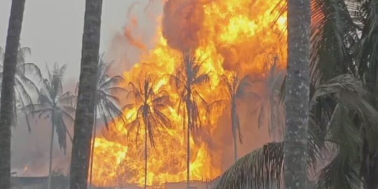 விண்ணைத் தொட்ட தீச்சுவாலை – சினிமாவை விஞ்சிய காட்சி