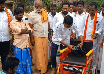 சீர்காழி அருகே மாற்றுத்திறனாளி இளைஞருக்கு பேட்டரியில் இயங்கும் சைக்கிள் – தவெக நிர்வாகிகள் வழங்கினார்