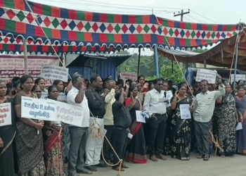 தமிழ்நாடு மாநில ஊரக மற்றும் வாழ்வாதார இயக்க அனைத்து பணியாளர்கள் சங்க கூட்டமைப்பினர் – கருப்பு பேட்ஜ் அணிந்து உண்ணாவிரத போராட்டம்