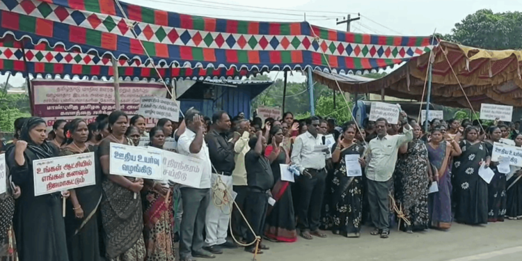 தமிழ்நாடு மாநில ஊரக மற்றும் வாழ்வாதார இயக்க அனைத்து பணியாளர்கள் சங்க கூட்டமைப்பினர் – கருப்பு பேட்ஜ் அணிந்து உண்ணாவிரத போராட்டம்