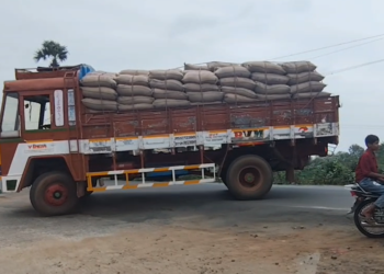 திருவாரூரில் போக்குவரத்து நெரிசல் – லாரிகளின் டயர் வெடிப்பதால் வாகன ஒட்டிகள் அச்சம்