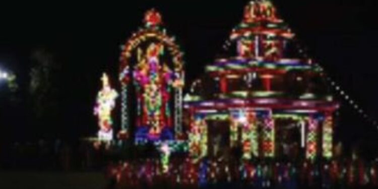சிக்கலில் சிங்காரவேலரின் சிலிர்க்க வைக்கும் தெப்போற்சவம்: திரண்ட பல்லாயிரக்கணக்கான பக்தர்கள்!
