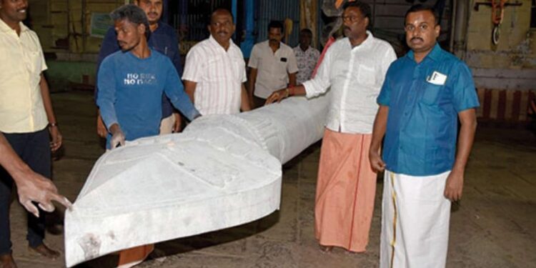 பழனி முருகனுக்குப் பளபளக்கும் புதிய வேல்: இணை ஆணையர் மாரிமுத்து நேரில் ஆய்வு!