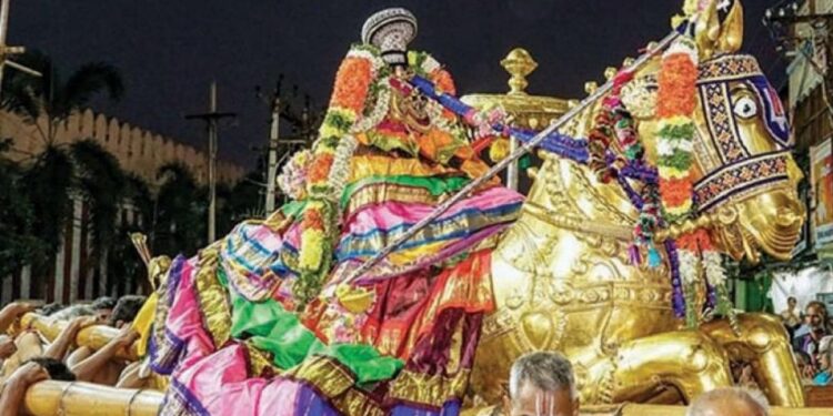 தங்கக் குதிரையில் சீறிப்பாய்ந்து வையாளி கண்ட நம்பெருமாள்: ஸ்ரீரங்கத்தில் திரண்ட பக்தர்கள்