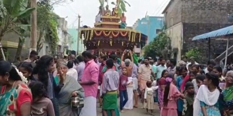 “சிக்கலில் சிங்காரவேலவர் ஆசி”: 40 டன் இலுப்பை மரத்தில் உருவான பிரம்மாண்டத் தேர்