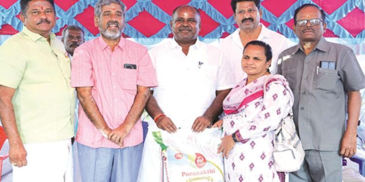 “அன்பே சிவம்… அருளே தைப்பூசம்”: அலங்காநல்லூரில் அரிசி மூட்டைகள் வழங்கல்!