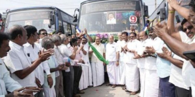 கிராமத்துச் சாலைகளில் விடியல் பயணம்: ஒட்டன்சத்திரத்தில் புதிய பேருந்துகளைத் தொடங்கி வைத்தார் அமைச்சர் அர.சக்கரபாணி!