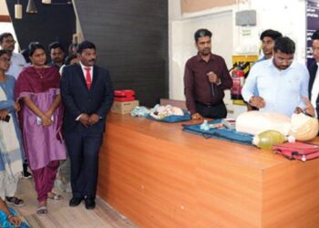 மாரடைப்பை வெல்லும் ‘மாஜிக்’ கருவி: திண்டுக்கல் கலெக்டர் அலுவலகத்தில் ஏ.இ.டி (AED) கருவி நிறுவல்