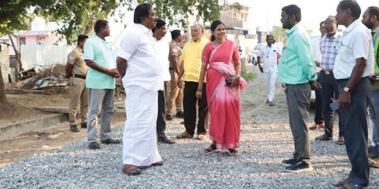 பாதாள சாக்கடை பணிகளைத் தொடர்ந்து புதிய சாலைகள்: மதுரையில் அமைச்சர் பி.மூர்த்தி அதிரடி ஆய்வு