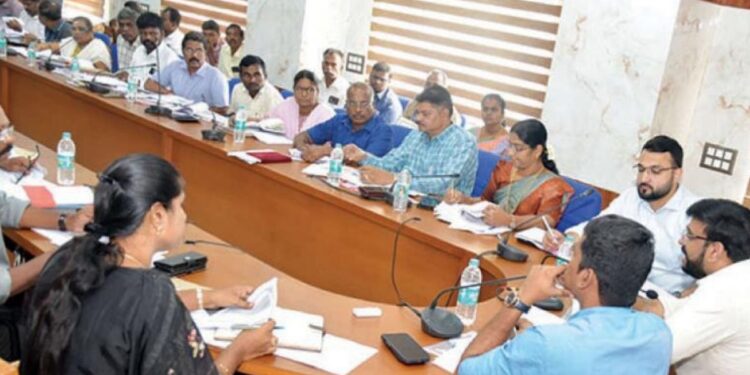 தகுதியுள்ள ஒரு வாக்காளர் கூட விடுபடக் கூடாது: விருதுநகரில் தேர்தல் பார்வையாளர் அதிரடி ஆய்வு