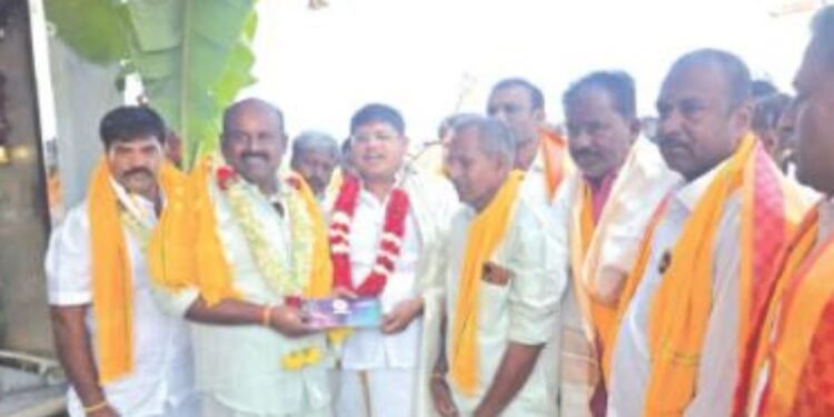 தோரிபள்ளி கோவில் கும்பாபிஷேகத்திற்கு ஏ.வி.எம். அறக்கட்டளை சார்பில் ரூ.2 லட்சம் நிதி உதவி!