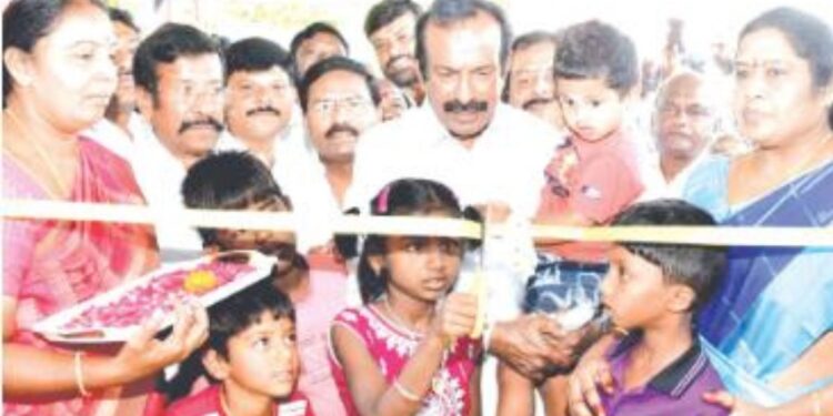 மொடக்குறிச்சியில் புதிய ரேஷன் கடையை திறந்து வைத்து அமைச்சர் முத்துசாமி அதிரடி!