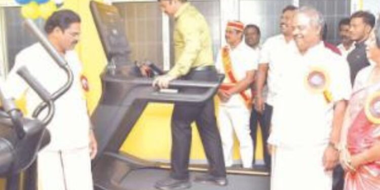 நவீன உடற்பயிற்சி கூடத்தைத் திறந்து வைத்த கலெக்டர் சதீஸ் மற்றும் எம்.பி. ஆ.மணி!