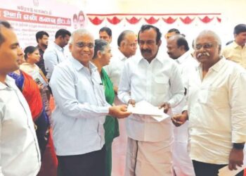 கோபிசெட்டிபாளையத்தை மாநகராட்சியாக தரம் உயர்த்த வேண்டும்: அமைச்சர் முத்துசாமியிடம் வர்த்தக சங்கம் அதிரடி மனு!