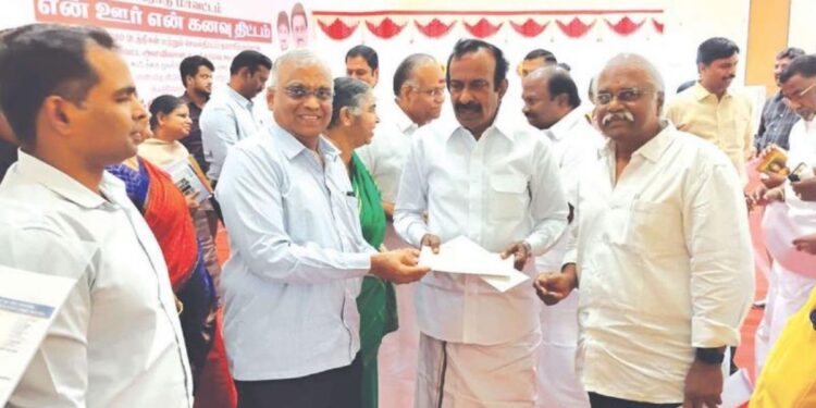 கோபிசெட்டிபாளையத்தை மாநகராட்சியாக தரம் உயர்த்த வேண்டும்: அமைச்சர் முத்துசாமியிடம் வர்த்தக சங்கம் அதிரடி மனு!