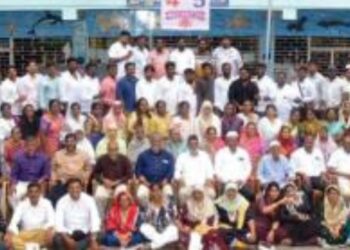 முன்னாள் மாணவர்களிடம் ‘ஏழை மாணவர்களைத் தத்தெடுங்கள்’ எனத் தாளாளர் உருக்கமான வேண்டுகோள்!