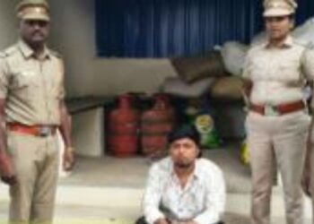 திண்டுக்கல்லில் போலீசாரின் ‘மிட்நைட்’ ஆபரேஷன்: ஒன்றரை டன் ரேஷன் அரிசி மற்றும் கார் பறிமுதல்