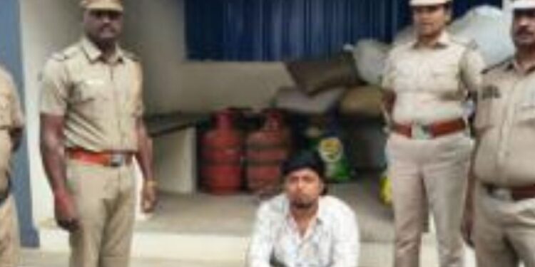 திண்டுக்கல்லில் போலீசாரின் ‘மிட்நைட்’ ஆபரேஷன்: ஒன்றரை டன் ரேஷன் அரிசி மற்றும் கார் பறிமுதல்