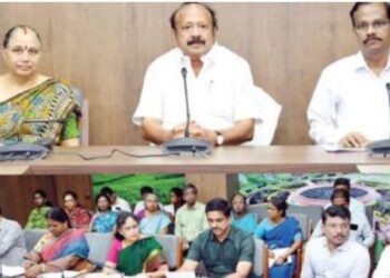 இயற்கைச் சீற்றங்களில் இருந்து விவசாயிகளைப் பாதுகாக்க அமைச்சர் எம்.ஆர்.கே.பன்னீர்செல்வம் அதிரடி ஆய்வு!