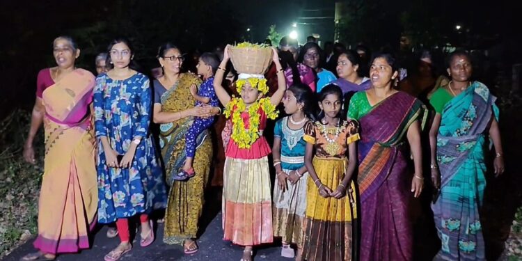 வேடசந்தூர் அருகே விடிய விடிய கண்விழித்து ‘நிலா பெண்ணை’ வழிபட்ட கிராம மக்கள்!