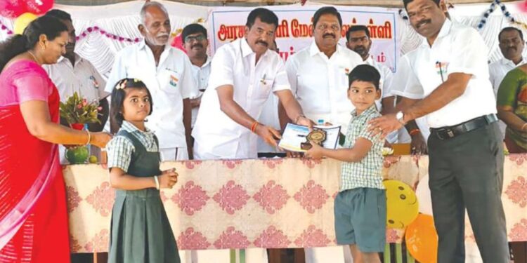 “மாணவர்களின் கனவுக்குத் தோள் கொடுப்போம்”: சீனாபுரம் பள்ளி ஆண்டு விழாவில் உரை