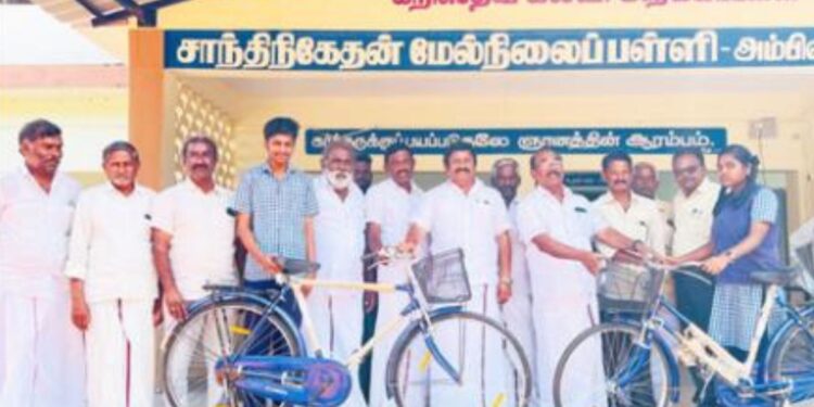 அம்பிளிக்கை மாணவர்களின் கல்விப் பயணத்திற்கு ‘புதிய வேகம்’: சாந்திநிகேதன் பள்ளியில் மிதிவண்டிகள் விநியோகம்!