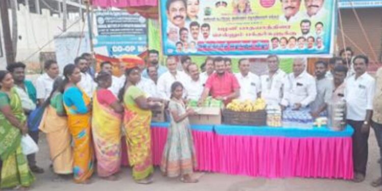 “எடப்பாடியார் மீண்டும் முதல்வராக வேண்டி திண்டுக்கல்லில் அண்ணா தொழிற்சங்கம் சார்பில் அன்னதானம்!