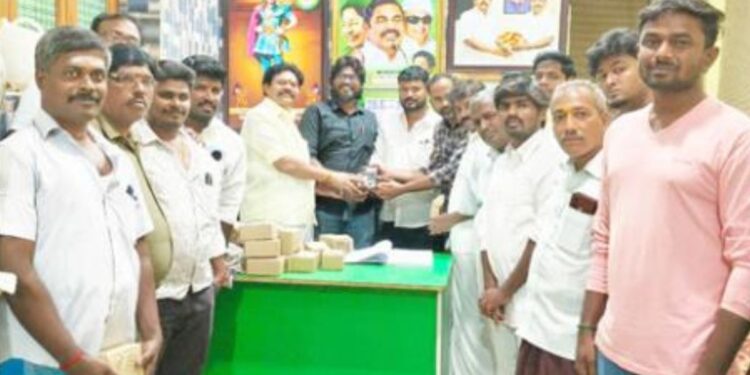 “விடியா ஆட்சி உங்கள் வீட்டு பில்லே சாட்சி”: அருப்புக்கோட்டையில் அதிமுகவினர் அதிரடிப் பிரசாரம்