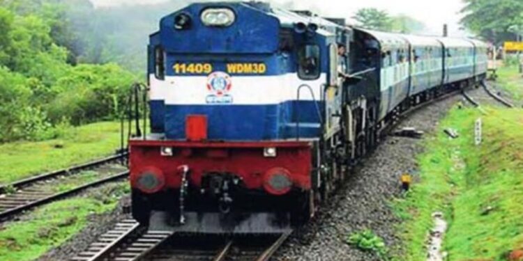 “இரட்டைப் பாதையிருந்தும் தீராத ரயில் துயரம்”: சென்னை – குமரி வேகப்பயணம் எப்போது?