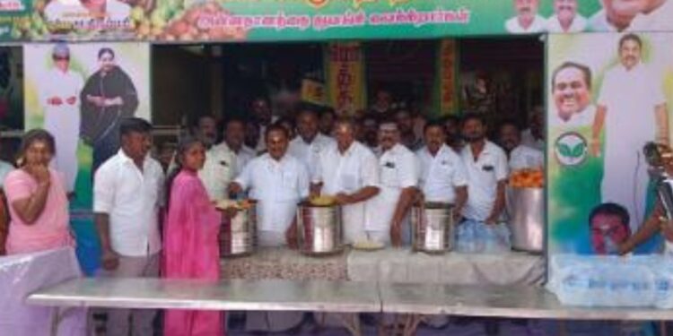 திருச்செந்தூரில் 5 ஆயிரம் பக்தர்களுக்கு அதிமுக சார்பில் அறுசுவை அன்னதானம்!