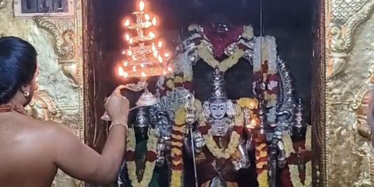 “அசுரவதம் புரிந்த கந்தன் குடி கொண்ட தலம்”: கந்தன்குடியில் நீண்ட வரிசையில் நின்று பக்தர்கள் பரவசம்!