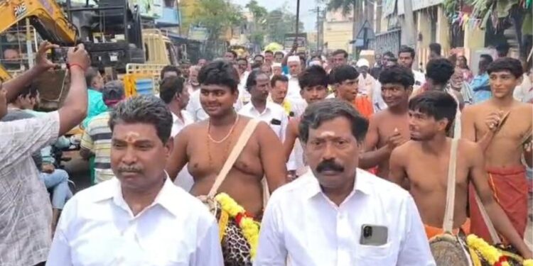 “மதங்களைக் கடந்த மனிதநேய சங்கமம்”: அடியக்கமங்கலம் குடமுழுக்கிற்கு இஸ்லாமியர்கள் சீர்