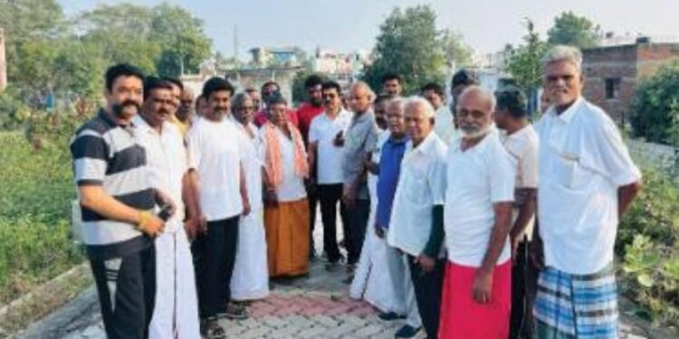 களத்தில் இறங்கிய டாக்டர்: செல்லூர் கண்மாய் கரையை சீரமைக்க பொதுமக்கள் விடுத்த ‘ஹெல்த்’ செக்கப் கோரிக்கை!