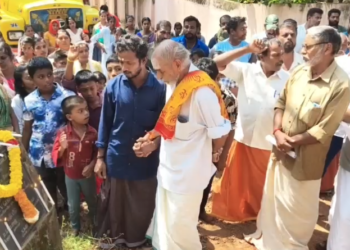 திக்குறிச்சி மஹாதேவர் கோயில் செல்லும் சாலையை செப்பனிட நடவடிக்கை எடுக்காத பேருராட்சி கண்டித்து நூதன போராட்டம்