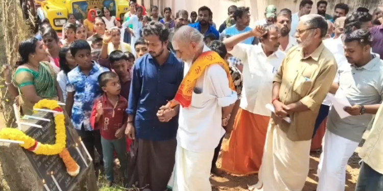 திக்குறிச்சி மஹாதேவர் கோயில் செல்லும் சாலையை செப்பனிட நடவடிக்கை எடுக்காத பேருராட்சி கண்டித்து நூதன போராட்டம்