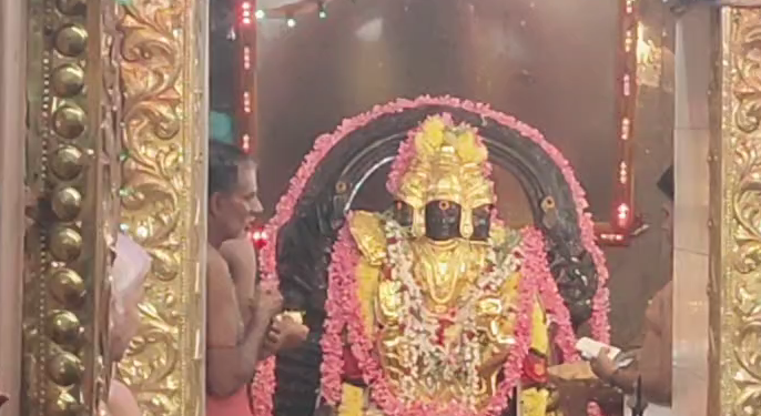 தைப்பூசத்தை முன்னிட்டு செம்பனார்கோயில் சுப்பிரமணிய சுவாமி ஆலயத்தில் முருகனுக்கு தங்க கவசம்