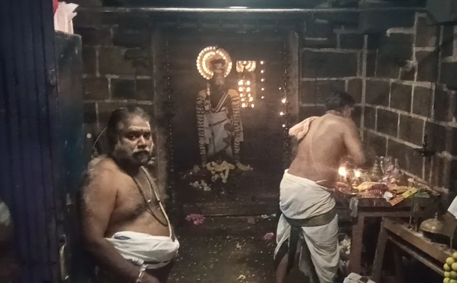 மயிலாடுதுறை மிகவும் பிரசித்தி பெற்ற அறுபடை வீடுகளுக்கு இணையான திருவிடைக்கழி முருகன் கோவிலில் தைப்பூசதரிசனம்