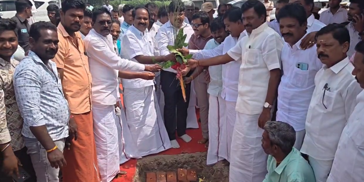 மயிலாடுதுறை மாவட்ட ஆட்சியர் அலுவலக வளாகத்தில் ரூ.5கோடியே30லட்சம் மதிப்பீட்டில் அமைச்சர் மெய்யநாதன் அடிக்கல் நாட்டினர்