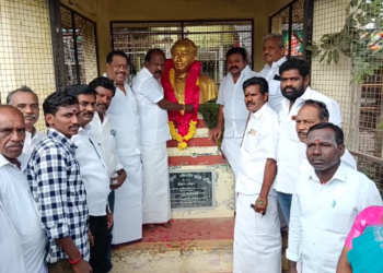 திருவாரூர் மாவட்டDMKசார்பில் நகர செயலாளர் வாரை.பிரகாஷ் தலைமையில் பேரறிஞர் அண்ணாவுக்கு மாலை மரியாதை