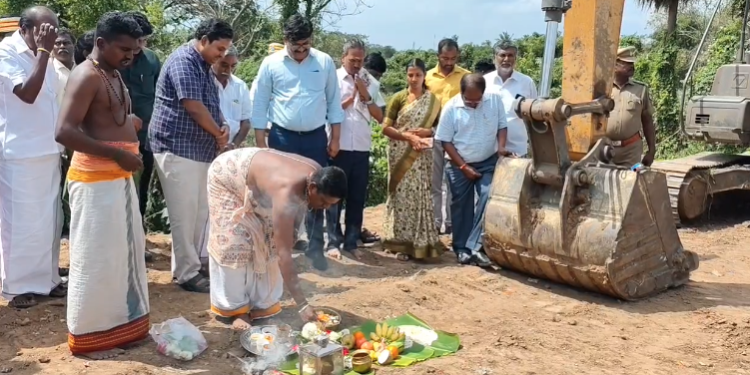 திருவாரூர் நகரபகுதியில்2வழித்தடத்திலிருந்து4வழித்தடமாக  அகலப்படுத்தபணி மாவட்டஆட்சியர் மோகனச்சந்திரன்&K.கலைவாணன் அடிக்கல்