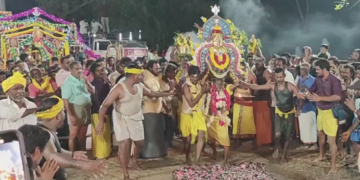 தை மாத கடைவெள்ளியை முன்னிட்டு மயிலாடுதுறை திரு இந்தளூர் அண்ணா நகரில் உள்ள சிறுவாச்சூர் மதுரகாளியம்மன் ஆலயத்தில் நடைபெற்ற 67 ஆம் ஆண்டு தீமிதி திருவிழா