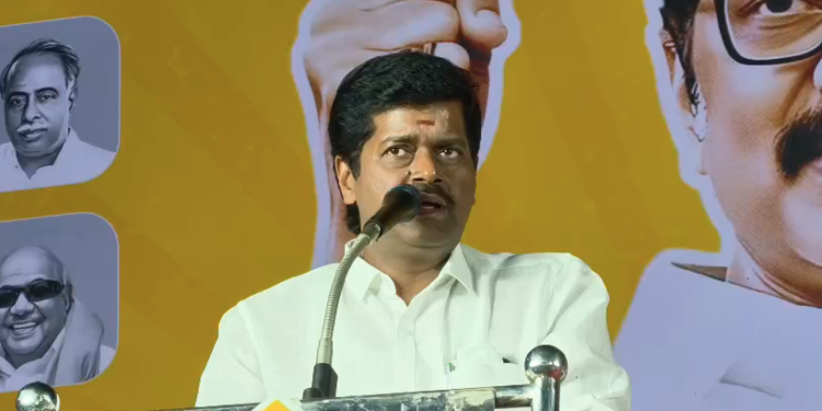 முதிர்ச்சியற்ற பக்குவமற்ற அரசியல் வாதியாகவும் பாஜகவின் கைப்பாவையாகவும் பாஜகவின் பி டீ மாக விஜய் உள்ளதாக விழுப்புரம் திமுக எம் எல் ஏ லட்சுமணன் தெரிவித்துள்ளார். 