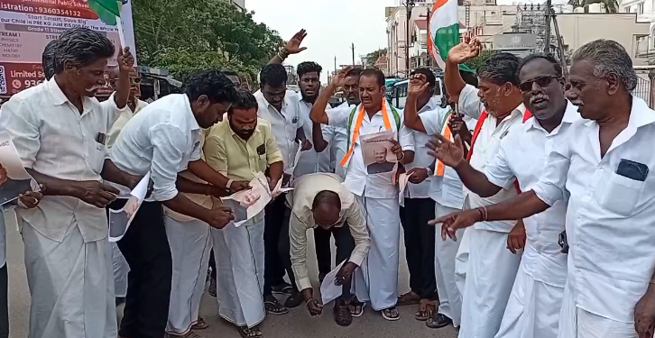 சீர்காழியில் காங்கிரஸ் கட்சி சார்பில் மக்களவை சபாநாயகர் ஓம் பிர்லா உருவப்படத்தை தீயிட்டு கொளுத்தி திடீர் ஆர்ப்பாட்டம்