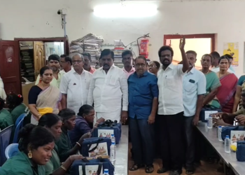 தரங்கம்பாடி பேரூராட்சி  தூய்மை பணியாளர்களுக்கு காலை உணவு வழங்கும் திட்டத்தை தொடங்கி வைத்தார்