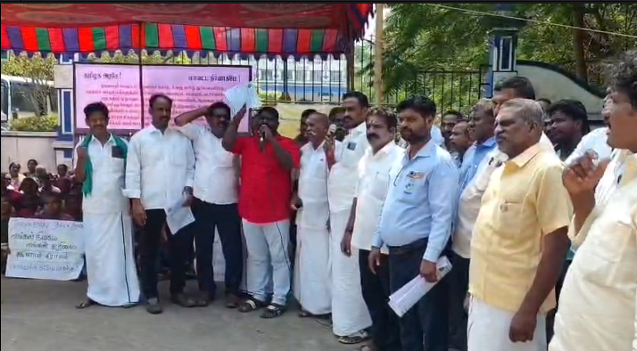 திருவாரூர் மாவட்ட ஆட்சியர் அலுவலகம் முன்பாக தமிழ்நாடு நில உரிமை பாதுகாப்பு சங்கத்தின் சார்பாக காத்திருப்பு ஆர்ப்பாட்டம்