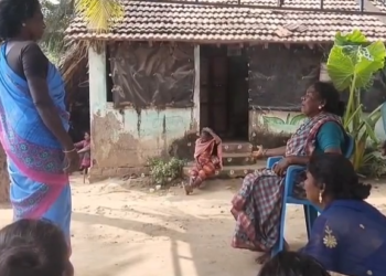 அரசுபள்ளியின் வகுப்பறையில் படித்துக்கொண்டிருந்த 11-ம் வகுப்பு மாணவன் வகுப்பறையில் விஷபாம்பு கடித்து உயிரிழந்தார்