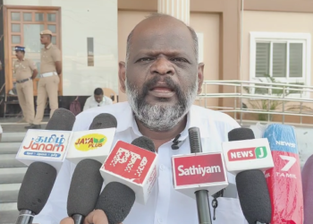 மயிலாடுதுறை மாவட்டத்தில் சட்டவிரோத மணல் திருட்டை தடுத்து நிறுத்த கோரி மக்கள் குறைதீர் கூட்டத்தில் மனு