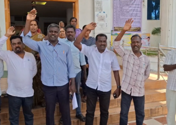 சீர்காழியில் தமிழ்நாடு ஊரக வளர்ச்சி துறை அலுவலர்கள் சங்கத்தினர் 18 அம்ச  கோரிக்கைகளை வலியுறுத்தி கண்டன ஆர்ப்பாட்டம் 